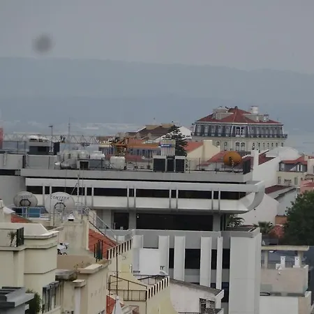 Lxroller Marques Pombal Penthouse Lisbona